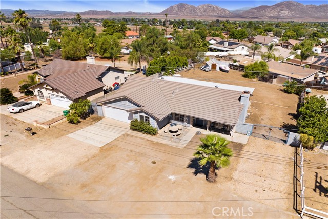 21703 Corso Alto Avenue, Nuevo CA: https://media.crmls.org/medias/e1e867eb-6d93-451c-8bc6-24121d2402f0.jpg