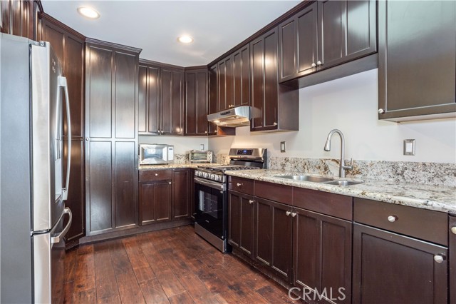 Detail Gallery Image 11 of 29 For 17159 Kingsbury, Granada Hills,  CA 91344 - 5 Beds | 3 Baths