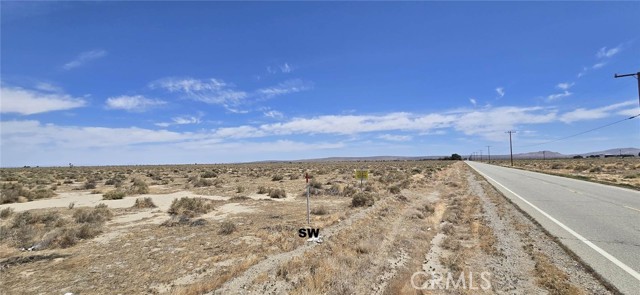 10900 Avenue H, Lancaster CA: https://media.crmls.org/medias/e1e92786-8af0-4e1e-a268-775fd09e5b8a.jpg