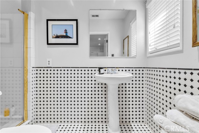 Detail Gallery Image 19 of 29 For 5425 Halbrent, Sherman Oaks,  CA 91411 - 3 Beds | 2 Baths