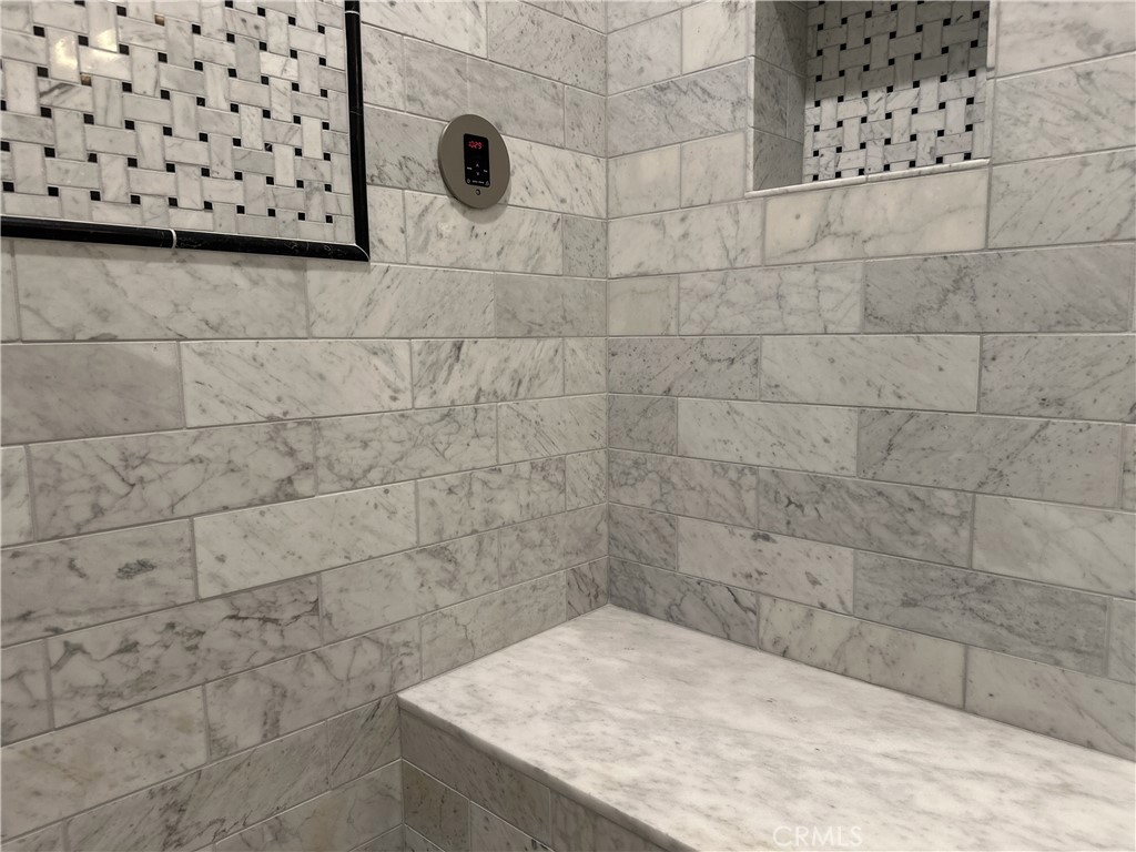 https://media.crmls.org/medias/e1e97340-fe99-48ca-a09b-251dbfe169c7.jpg?preset=X-Large