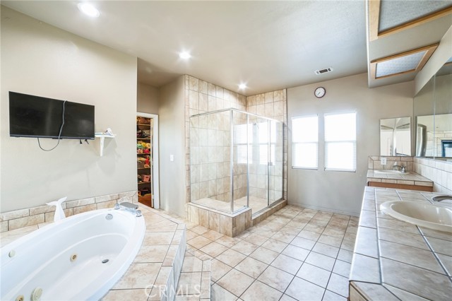15990 Tinta Road, Apple Valley CA: https://media.crmls.org/medias/e1e9b92e-13d5-46e3-b1b6-b1cb4fd536e0.jpg
