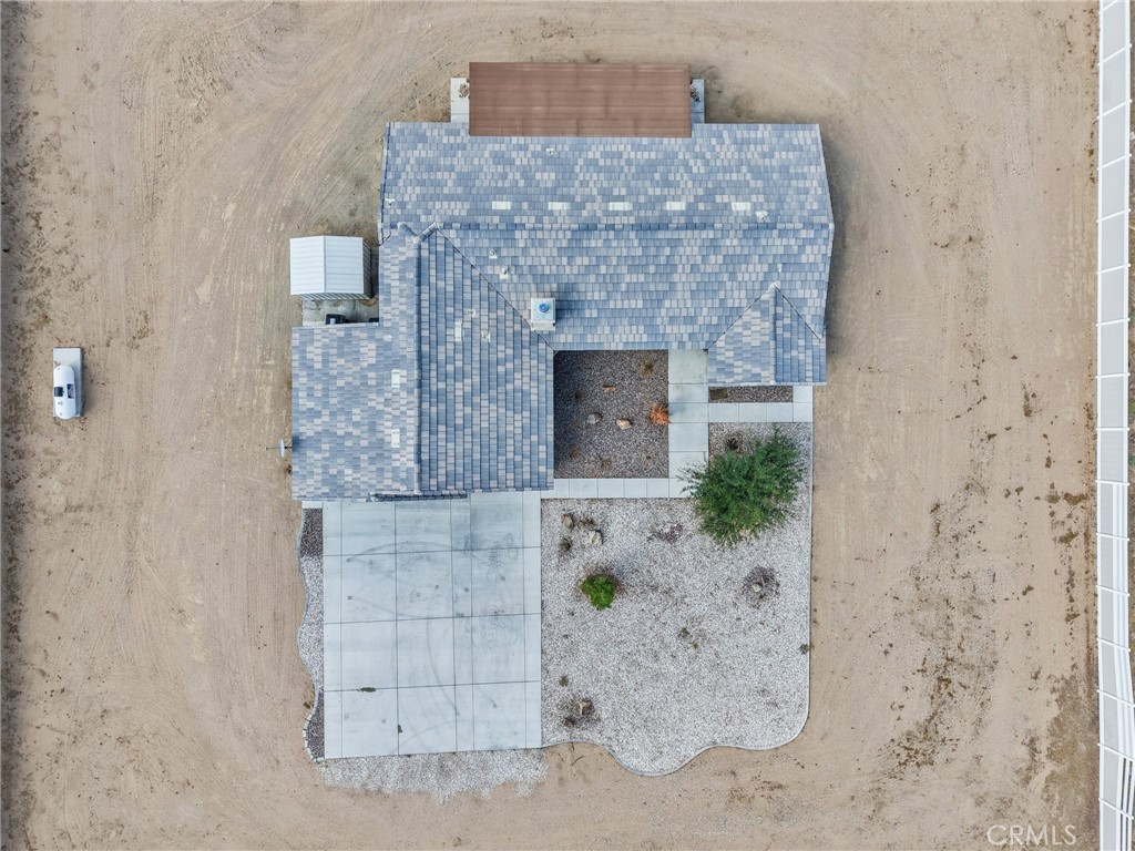 https://media.crmls.org/medias/e1ea79f7-6528-4d30-9f0b-6083b95d664d.jpg?preset=X-Large