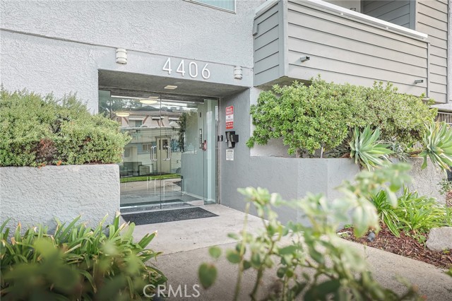 Detail Gallery Image 4 of 22 For 4406 Cahuenga Bld, Toluca Lake,  CA 91602 - – Beds | – Baths