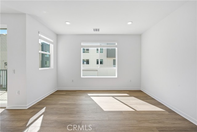 Detail Gallery Image 11 of 31 For 9427 N Sepulveda Blvd. #5,  North Hills,  CA 91343 - 3 Beds | 2/1 Baths