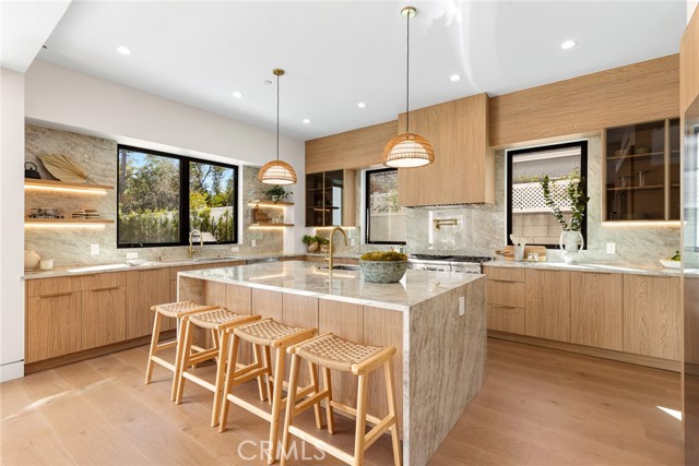 22640 Clarendon Street, Woodland Hills CA: https://media.crmls.org/medias/e1ec02cb-7563-45d6-924c-c8dc381066f6.jpg