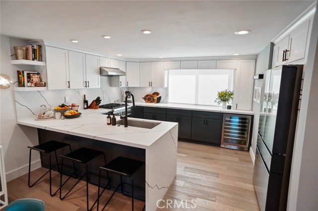 Image 3 of 27 For 4426 Kling Street