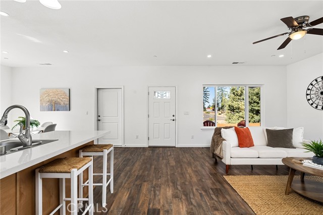 6078 Maxwell, Paradise CA: https://media.crmls.org/medias/e1ece9e8-304d-4ccd-9cd5-2a2d53face1f.jpg
