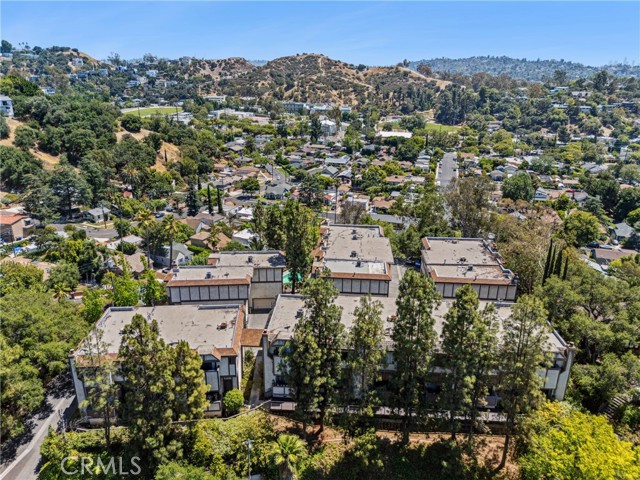 1832 Oak Tree Drive, Los Angeles CA: https://media.crmls.org/medias/e1ed775d-f937-4d10-8be4-5817c48a29e7.jpg