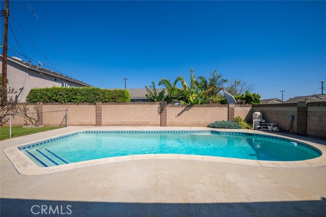 Detail Gallery Image 3 of 59 For 9826 Saint George Cir, Cypress,  CA 90630 - 3 Beds | 2 Baths