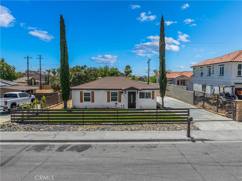 15941 Los Cedros Avenue