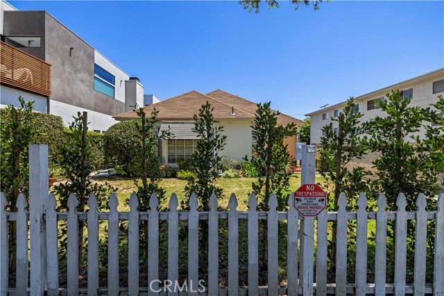 4180 Tujunga Avenue, Studio City CA: https://media.crmls.org/medias/e1eef6c1-fabe-4f1c-935e-b6cbe1232e1d.jpg