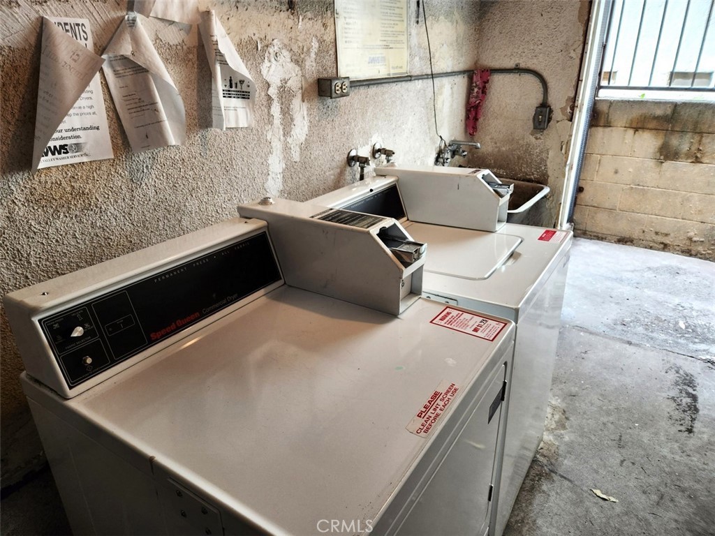 https://media.crmls.org/medias/e1f034ab-a957-4f5f-bad4-c50d65fcd240.jpg?preset=X-Large