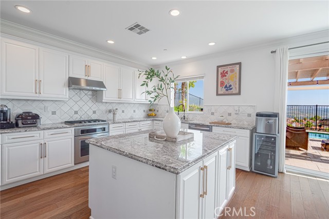 Detail Gallery Image 13 of 60 For 20256 Dorothy St, Saugus,  CA 91350 - 5 Beds | 3 Baths