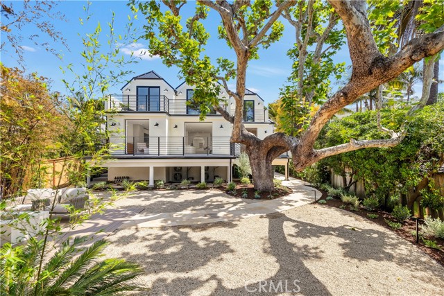 Detail Gallery Image 10 of 46 For 1759 Glenneyre St, Laguna Beach,  CA 92651 - 5 Beds | 5/1 Baths