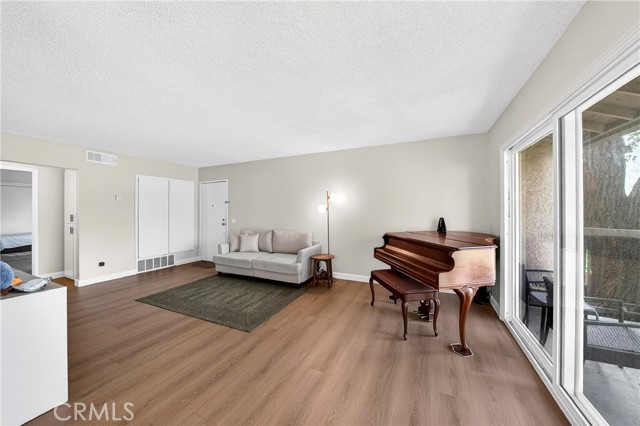 Detail Gallery Image 7 of 29 For 1525 Walnut Leaf #211,  Walnut,  CA 91789 - 2 Beds | 2 Baths