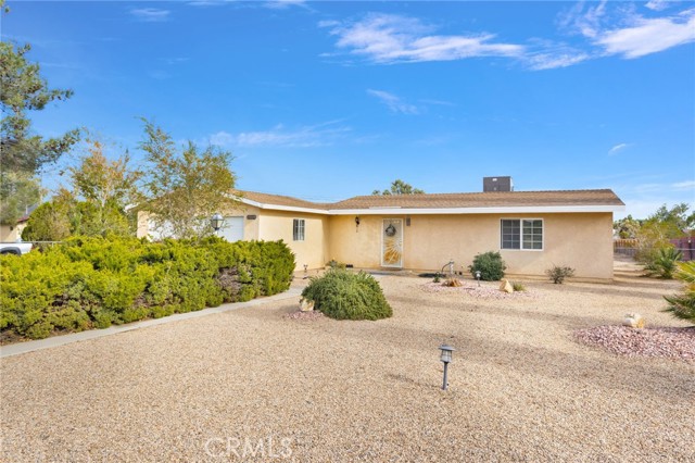 Detail Gallery Image 2 of 25 For 11121 Oakwood, Hesperia,  CA 92345 - 2 Beds | 1 Baths