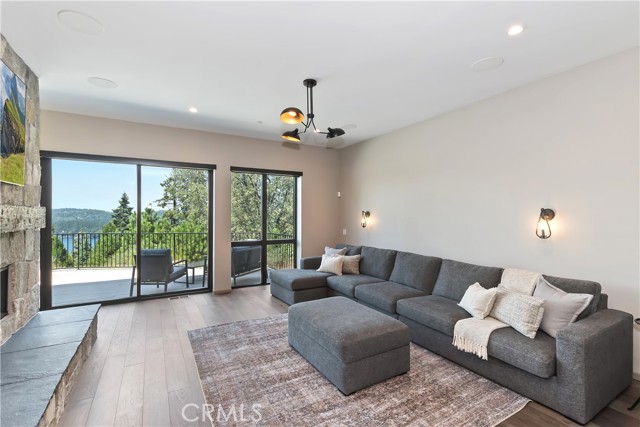 Detail Gallery Image 13 of 57 For 176 Mill Pond, Lake Arrowhead,  CA 92352 - 3 Beds | 2/1 Baths