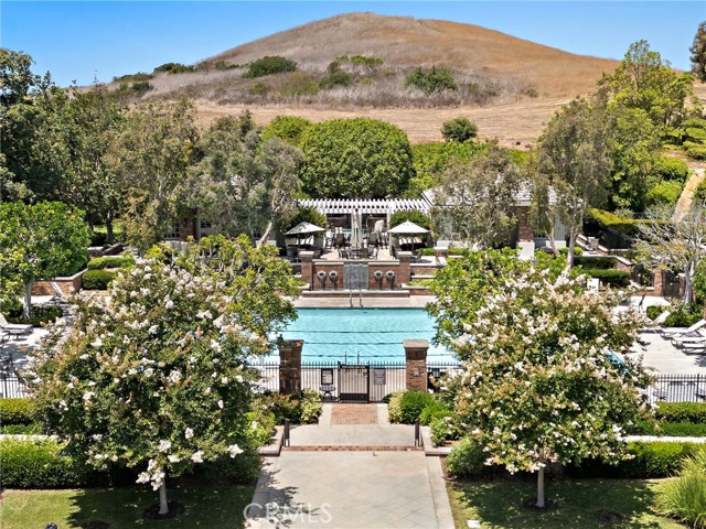 17 Brigadier, Irvine CA: https://media.crmls.org/medias/e1f29af6-0cde-41d8-87e2-15ba52a18923.jpg