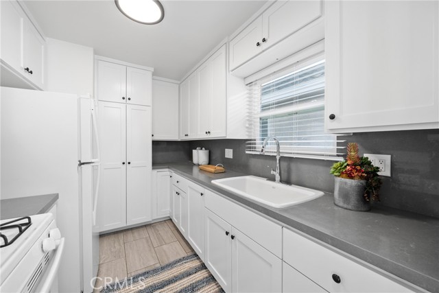 Detail Gallery Image 11 of 31 For 502 36th #B,  Newport Beach,  CA 92663 - 2 Beds | 1 Baths