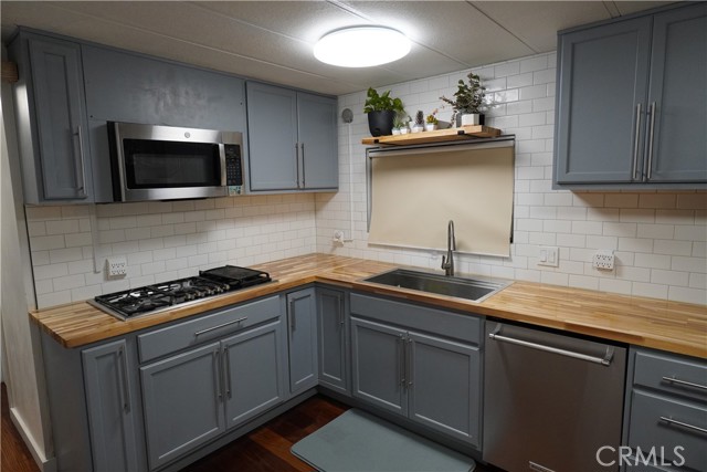 Detail Gallery Image 4 of 11 For 732 E Route 66 #4,  Glendora,  CA 91740 - 2 Beds | 2 Baths