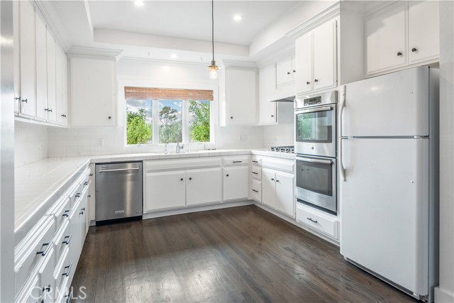 2124 Via Rivera, Palos Verdes Estates CA: https://media.crmls.org/medias/e1f352d5-50de-45c2-88b3-09cf4026bccf.jpg