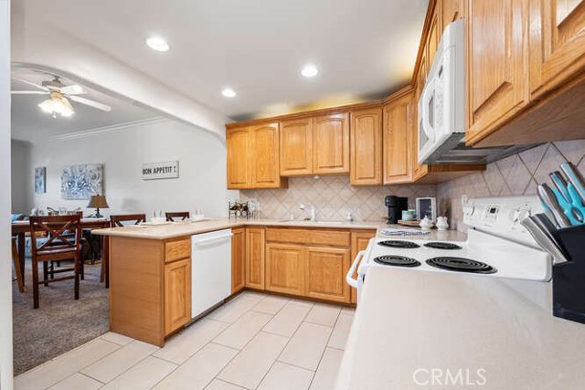 12300 Montecito Road, Seal Beach CA: https://media.crmls.org/medias/e1f435b3-4fc5-4d03-aab9-cc98aed57d08.jpg