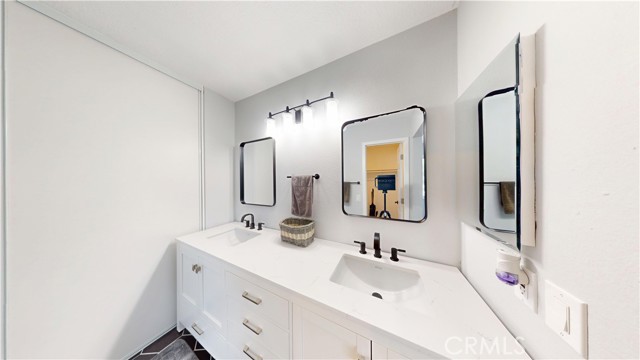 8161 Haven View Drive, Jurupa Valley CA: https://media.crmls.org/medias/e1f46005-a9ac-424d-b48b-c27c12a20ad9.jpg