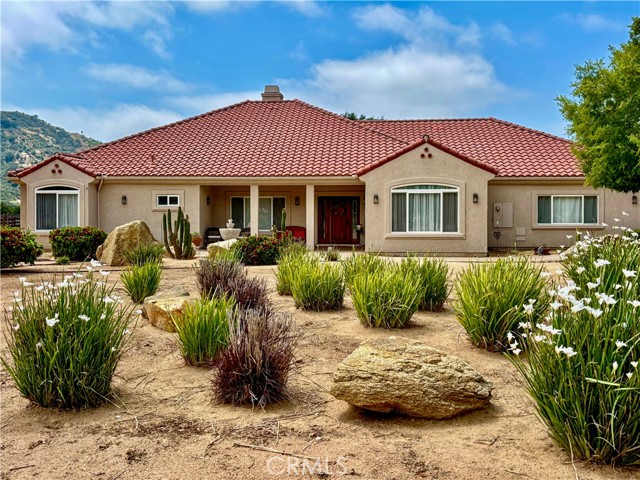 Detail Gallery Image 1 of 49 For 10204 Mount Olympus Valley Rd, Fallbrook,  CA 92028 - 3 Beds | 2/1 Baths