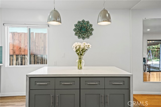 Detail Gallery Image 16 of 52 For 6213 Enfield Ave, Encino,  CA 91316 - 4 Beds | 2 Baths