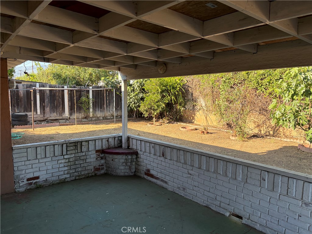 https://media.crmls.org/medias/e1f65c86-044a-4fb9-b8d6-2f6b176d0fe1.jpg?preset=X-Large