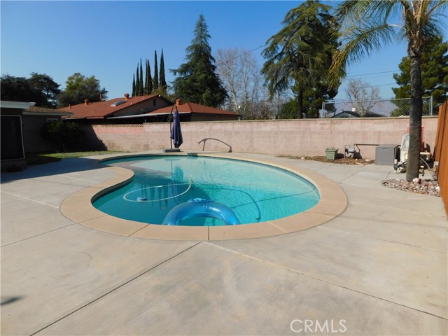 1740 OHIO Street, Redlands CA: https://media.crmls.org/medias/e1f72825-1a35-49ea-b65c-b648cae9b116.jpg
