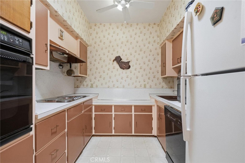 https://media.crmls.org/medias/e1f7528c-4a79-4c00-832b-819e7b40f93d.jpg?preset=X-Large