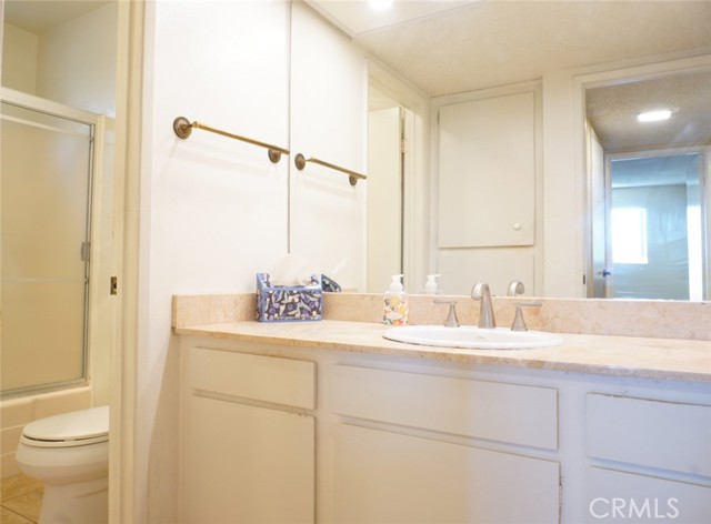 570 W Stocker Street, Glendale CA: https://media.crmls.org/medias/e1f78d0b-c046-4176-8c84-f0c4ffd255b1.jpg