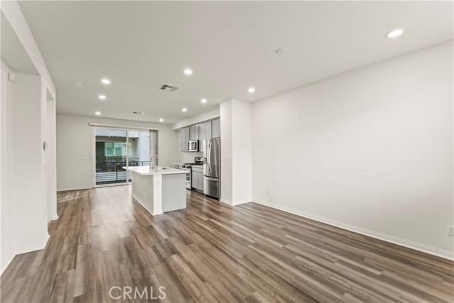 Detail Gallery Image 12 of 31 For 18443 Montage, Northridge,  CA 91324 - 3 Beds | 4 Baths