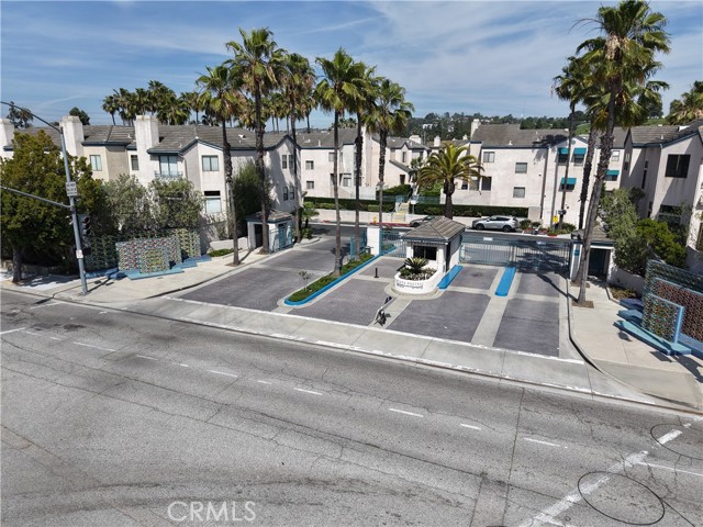 Detail Gallery Image 37 of 41 For 6913 Hannum, Culver City,  CA 90230 - 3 Beds | 3 Baths