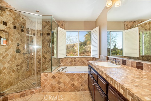 28741 Park Woodland Place, Saugus CA: https://media.crmls.org/medias/e1f827a5-e1ea-4072-bf77-4a543fe029fb.jpg