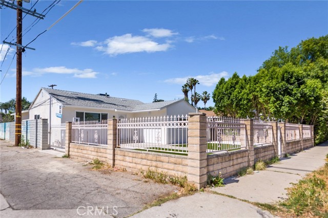 Detail Gallery Image 1 of 31 For 22016 Schoolcraft St, Canoga Park,  CA 91303 - 3 Beds | 2 Baths