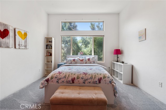 1733 Arteique Rd, Topanga CA: https://media.crmls.org/medias/e1f8c169-badf-4469-b1de-d8d94f57da0c.jpg