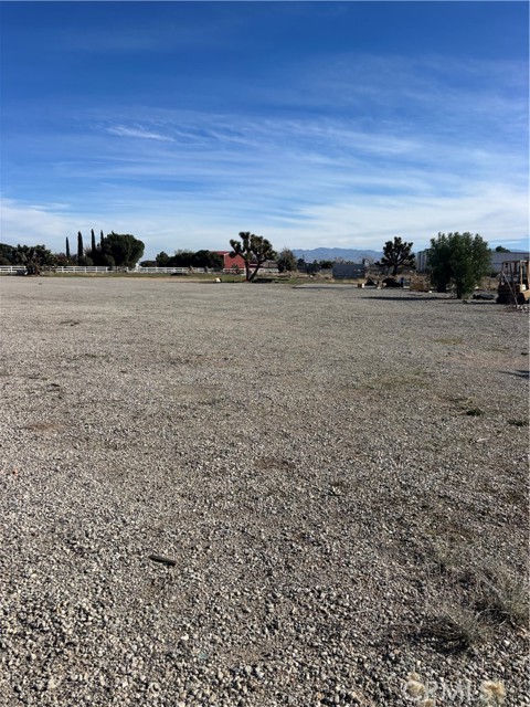 Detail Gallery Image 7 of 17 For 11971 Mission, Oak Hills,  CA 92344 - – Beds | – Baths