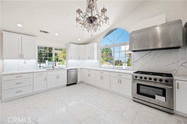 3856 Vista Linda Drive, Encino CA: https://media.crmls.org/medias/e1fa59b3-ad5b-4b10-ad41-2972d6829ad7.jpg