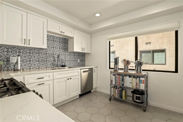 Detail Gallery Image 11 of 38 For 209 S Oakland Ave #D,  Pasadena,  CA 91101 - 3 Beds | 2/1 Baths