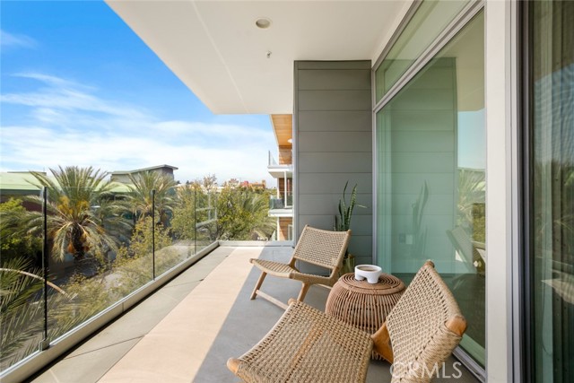 482 S Arroyo Parkway, Pasadena CA: https://media.crmls.org/medias/e1fbb3b6-0aca-4bc5-994b-7ca68a7111c7.jpg