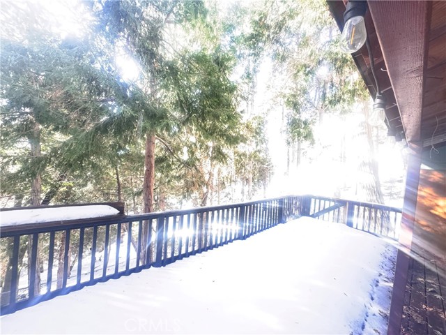 Detail Gallery Image 4 of 39 For 25286 North, Twin Peaks,  CA 92391 - 4 Beds | 3 Baths