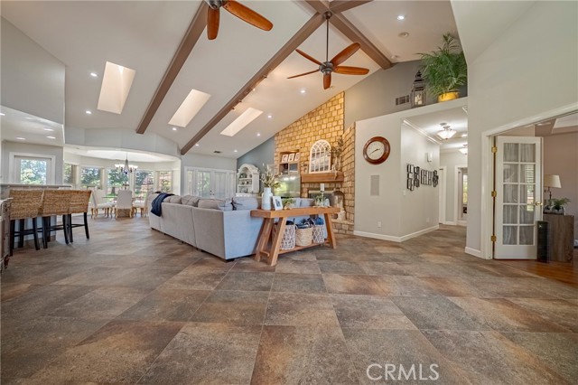 2663 Fallbrook Drive, Merced CA: https://media.crmls.org/medias/e1fc6dfb-af62-45b8-b08f-41d20346626c.jpg