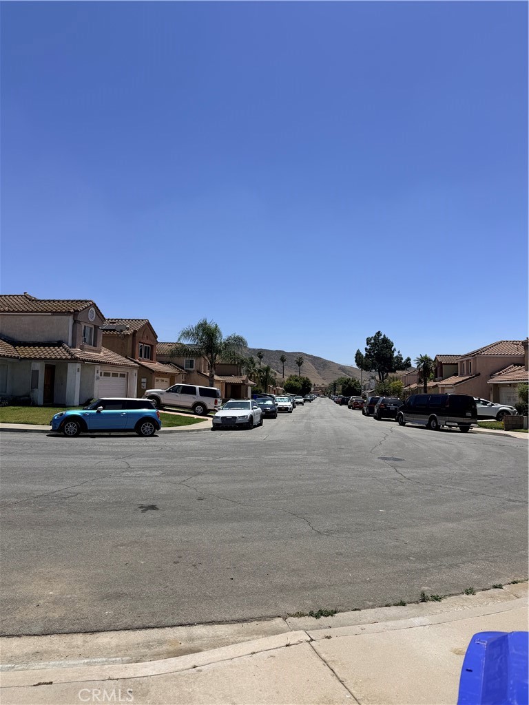 https://media.crmls.org/medias/e1fd57c6-04ca-41a0-b352-61e8fcb6a0a5.jpg?preset=X-Large