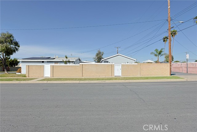 Detail Gallery Image 3 of 43 For 7586 El Prado, Buena Park,  CA 90620 - 5 Beds | 3 Baths