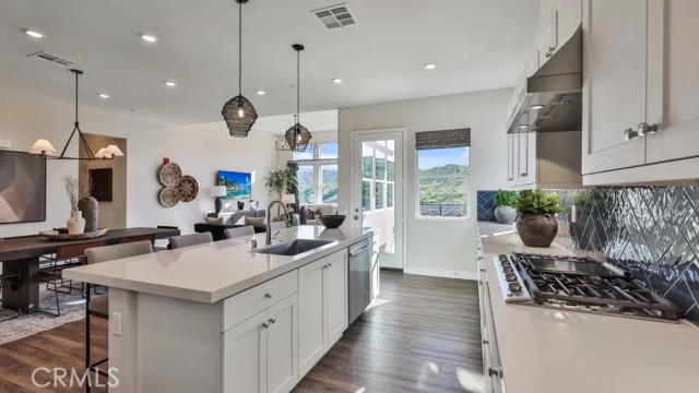 Detail Gallery Image 5 of 29 For 27225 Cranmore Way #302,  Valencia,  CA 91381 - 4 Beds | 3 Baths