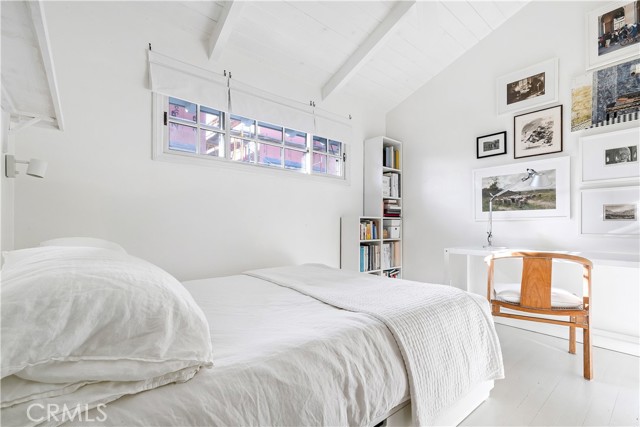 304 Dahlia Place, Corona del Mar CA: https://media.crmls.org/medias/e1fee7e7-720f-43b0-b4fb-ab728b5cddb4.jpg
