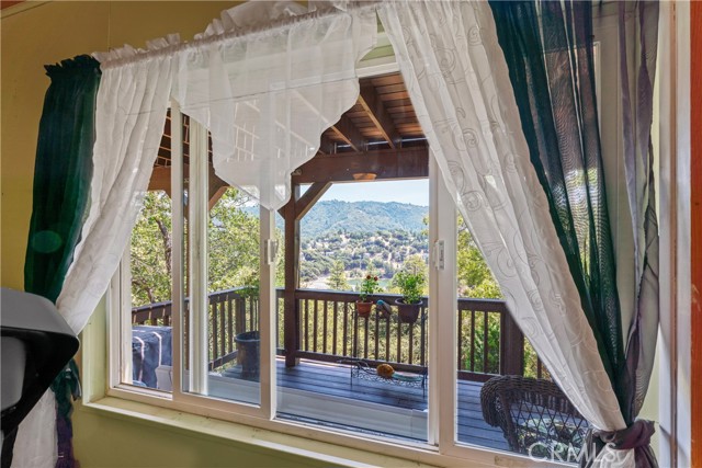 328 Wylerhorn Drive, Crestline CA: https://media.crmls.org/medias/e200a383-9835-4c63-91bb-27afa02eb13e.jpg